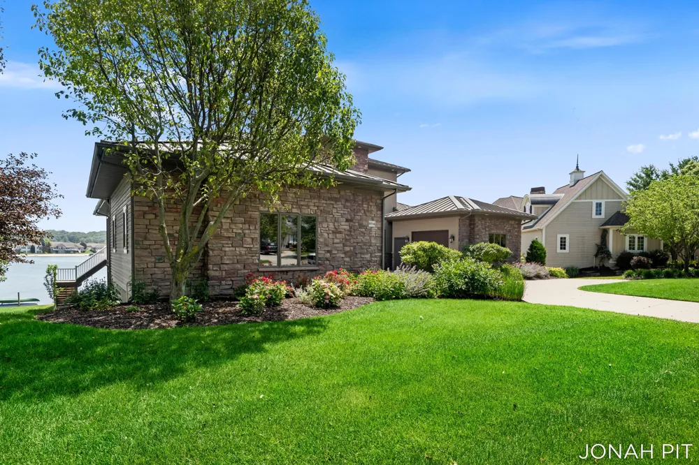 5714 Nelson Drive Hudsonville, MI 49426