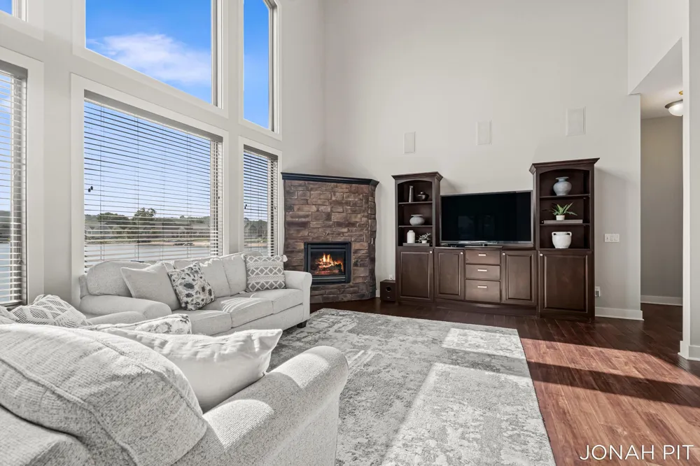5714 Nelson Drive Hudsonville, MI 49426