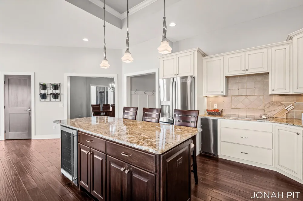 5714 Nelson Drive Hudsonville, MI 49426