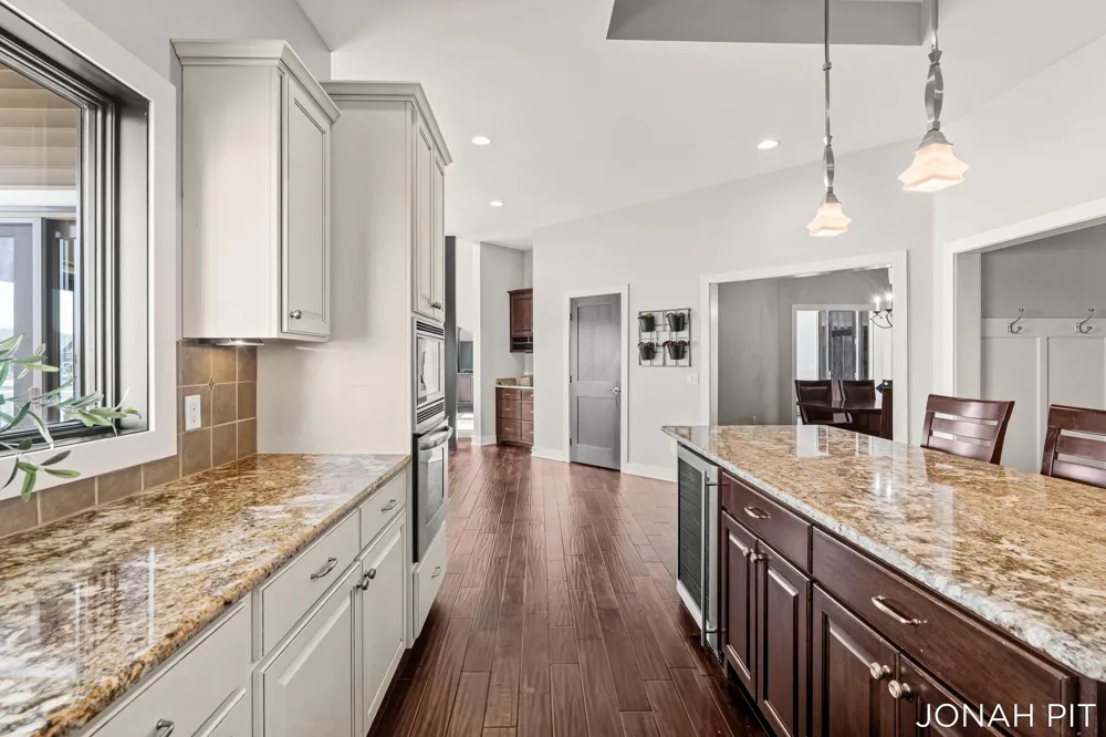 5714 Nelson Drive Hudsonville, MI 49426