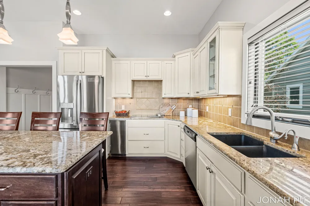 5714 Nelson Drive Hudsonville, MI 49426