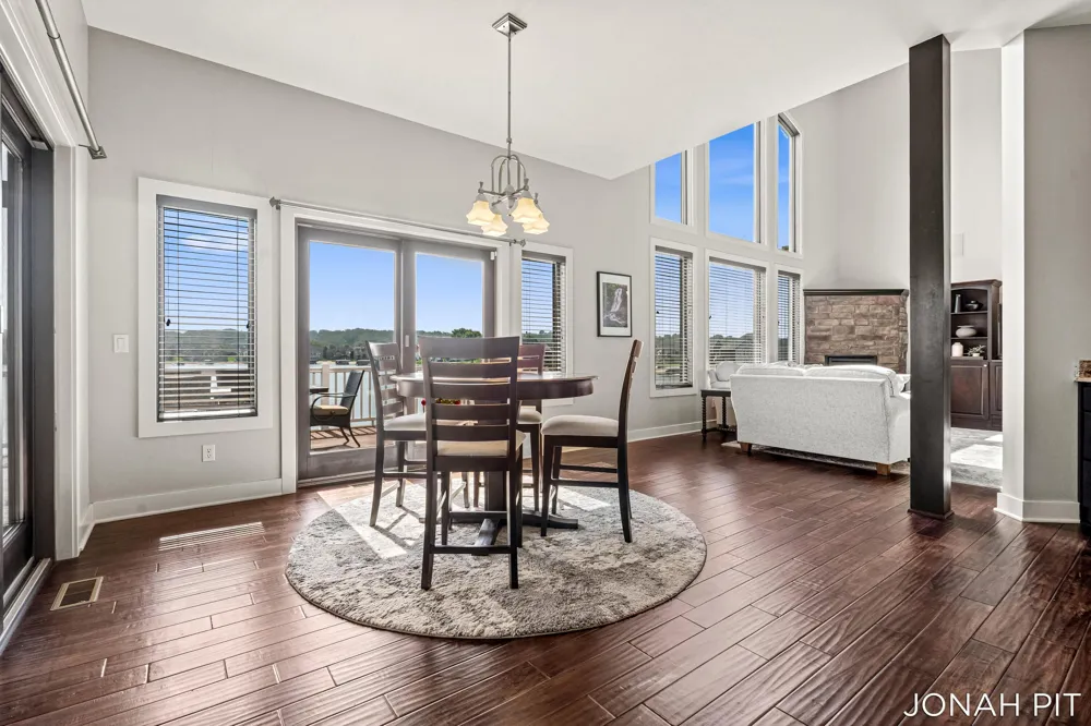 5714 Nelson Drive Hudsonville, MI 49426