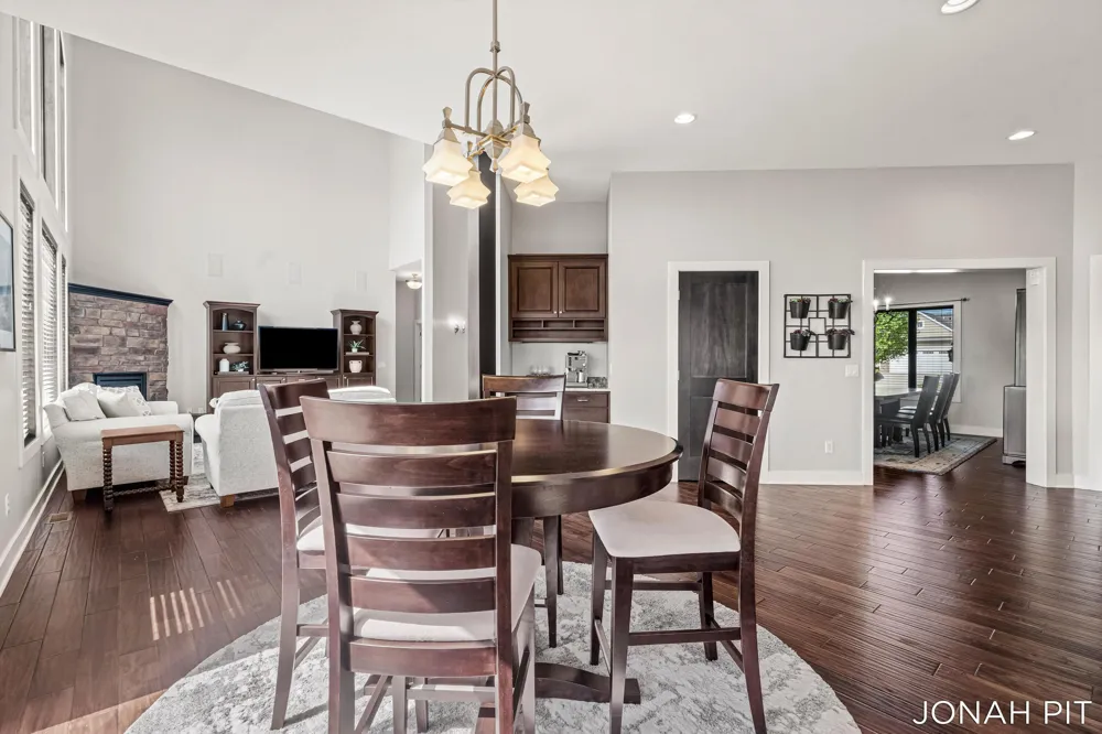 5714 Nelson Drive Hudsonville, MI 49426