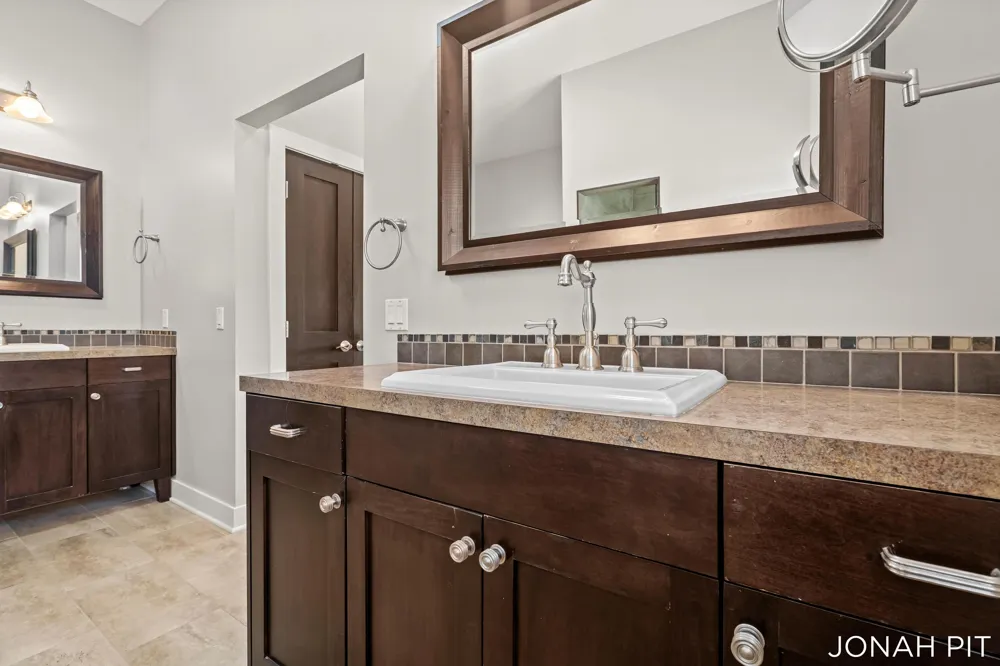 5714 Nelson Drive Hudsonville, MI 49426