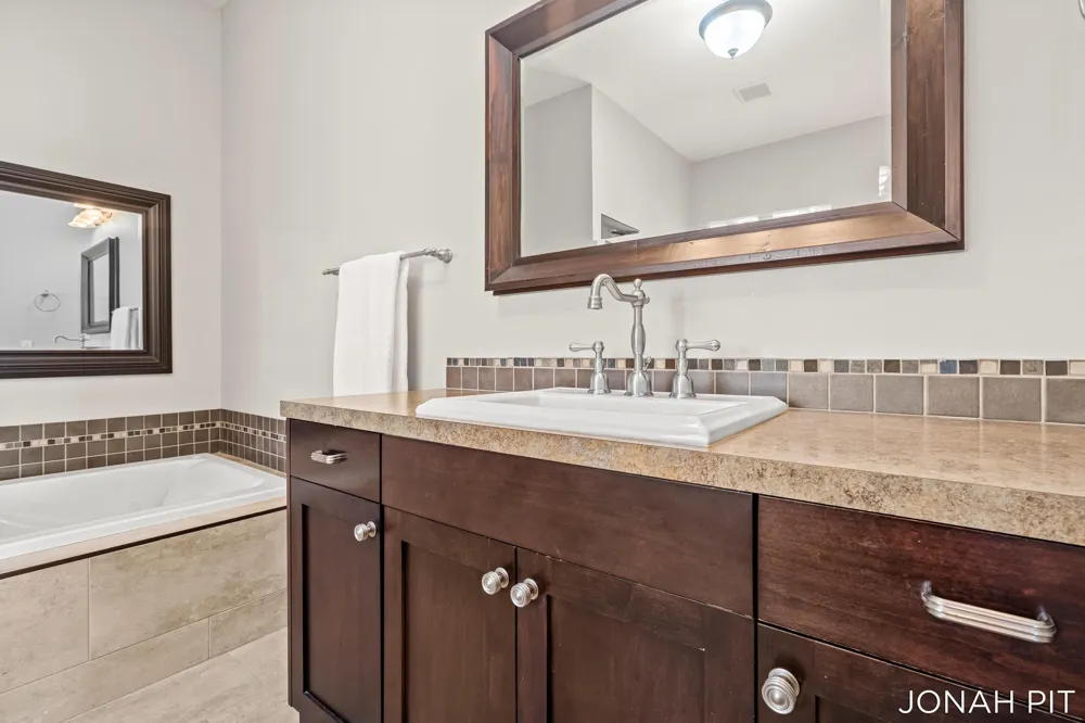5714 Nelson Drive Hudsonville, MI 49426