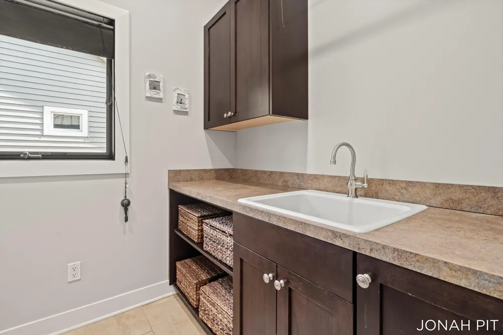 5714 Nelson Drive Hudsonville, MI 49426