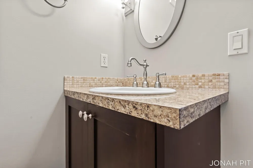 5714 Nelson Drive Hudsonville, MI 49426