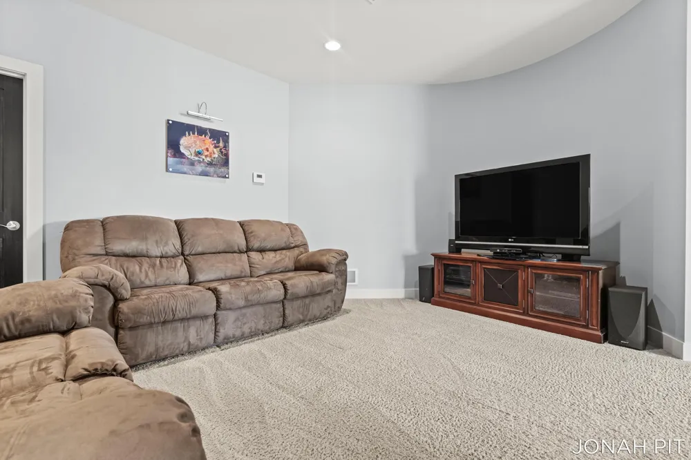 5714 Nelson Drive Hudsonville, MI 49426