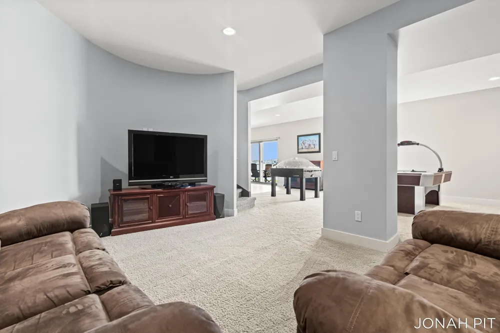 5714 Nelson Drive Hudsonville, MI 49426