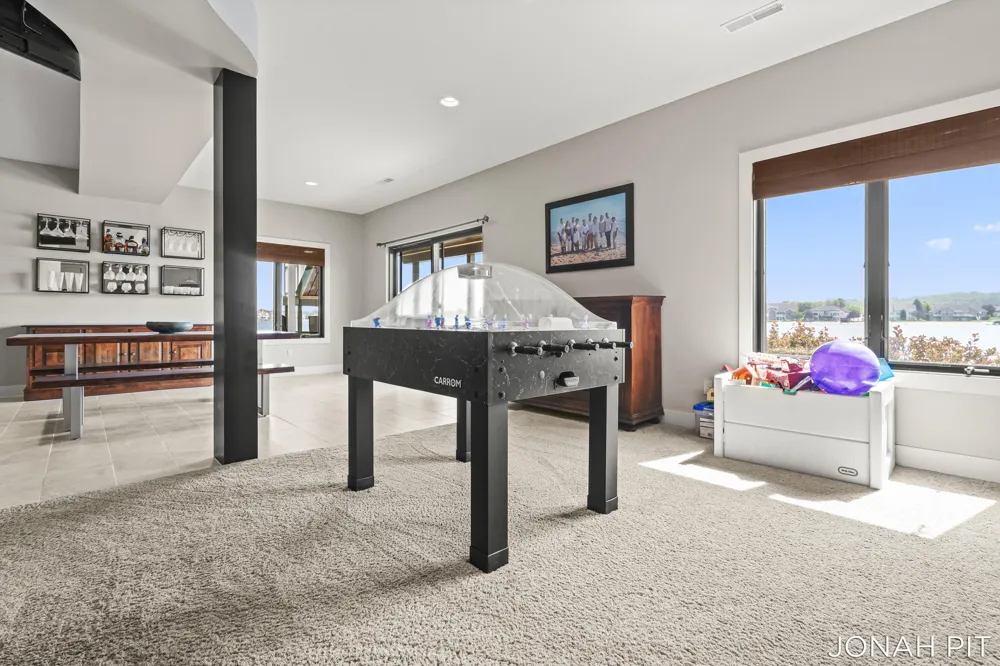 5714 Nelson Drive Hudsonville, MI 49426