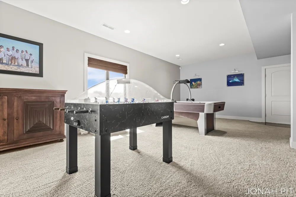 5714 Nelson Drive Hudsonville, MI 49426
