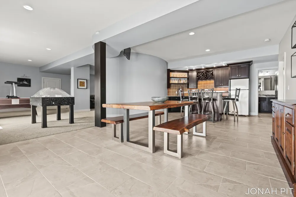 5714 Nelson Drive Hudsonville, MI 49426
