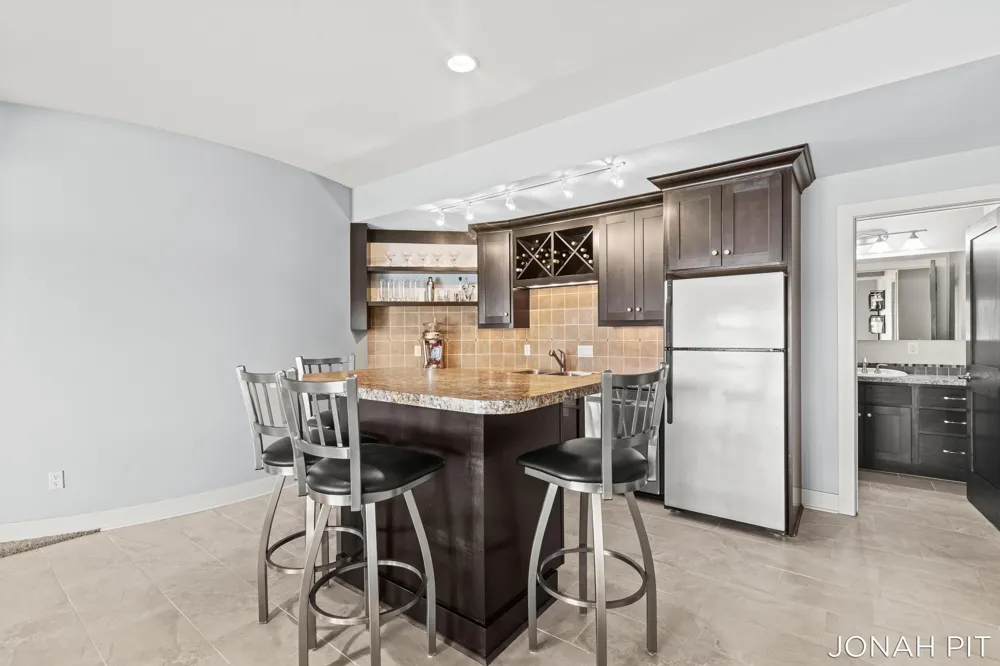 5714 Nelson Drive Hudsonville, MI 49426