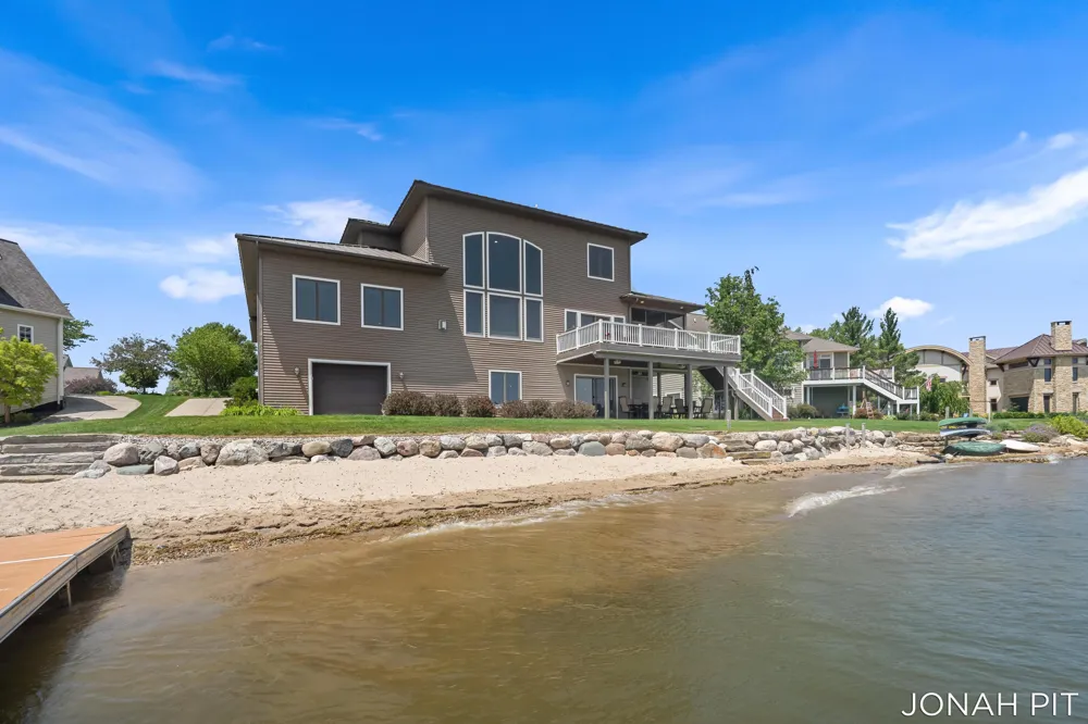5714 Nelson Drive Hudsonville, MI 49426