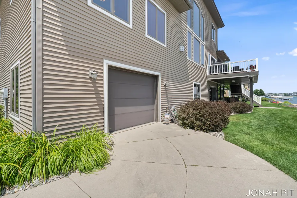 5714 Nelson Drive Hudsonville, MI 49426
