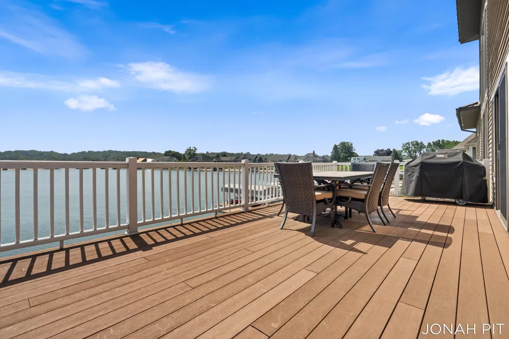 5714 Nelson Drive Hudsonville, MI 49426