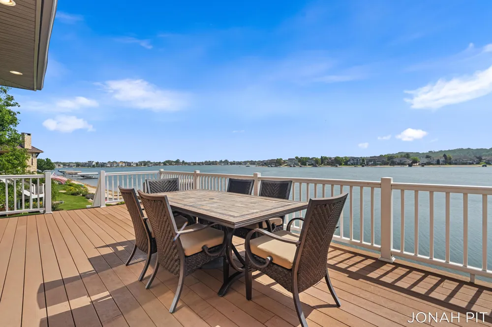 5714 Nelson Drive Hudsonville, MI 49426