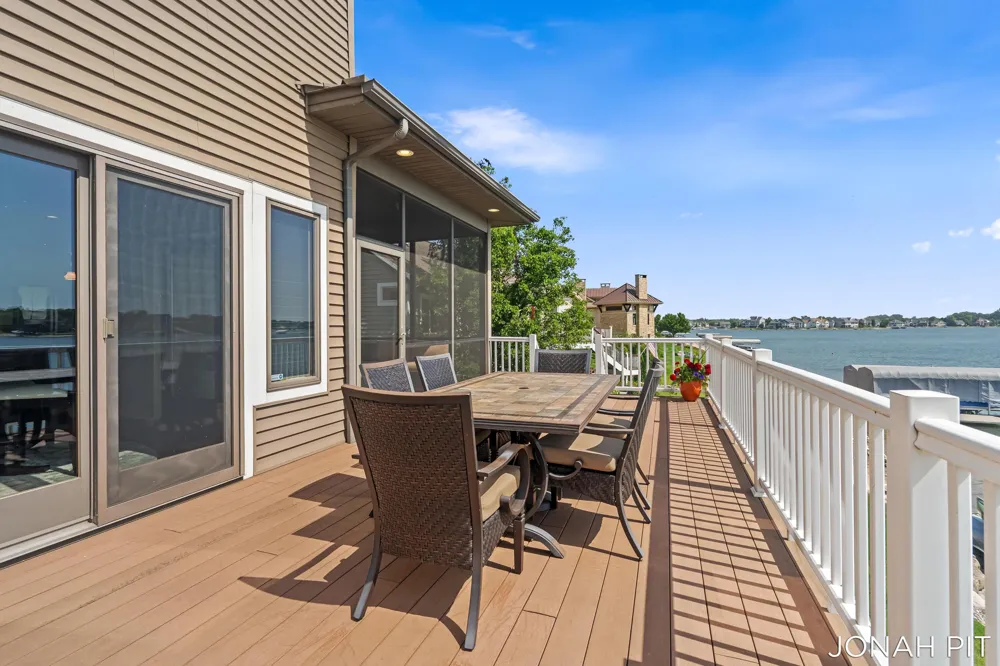 5714 Nelson Drive Hudsonville, MI 49426