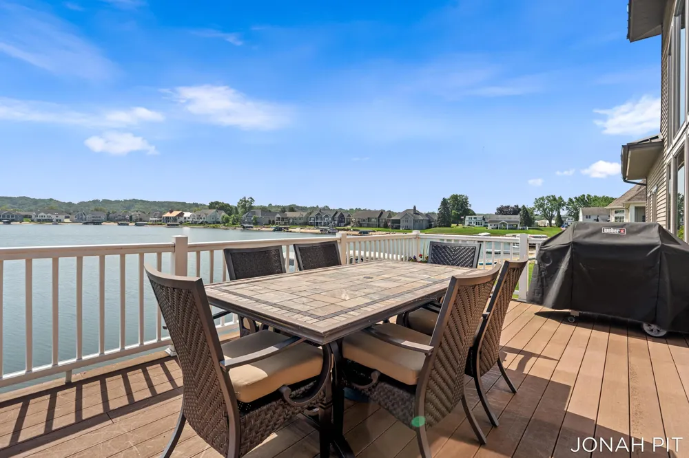 5714 Nelson Drive Hudsonville, MI 49426