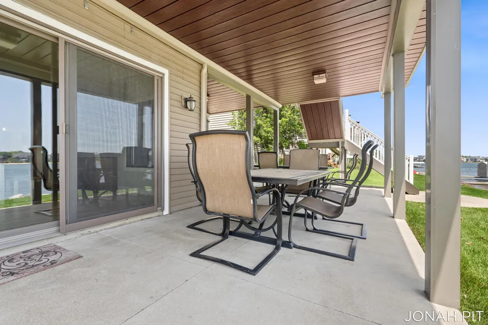 5714 Nelson Drive Hudsonville, MI 49426