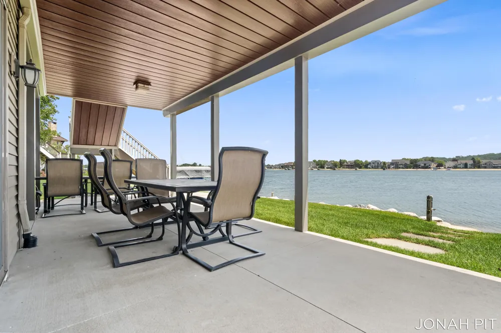5714 Nelson Drive Hudsonville, MI 49426