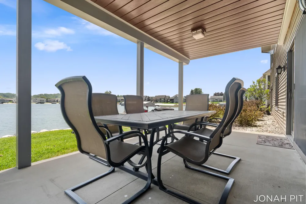 5714 Nelson Drive Hudsonville, MI 49426