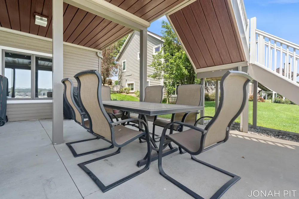 5714 Nelson Drive Hudsonville, MI 49426