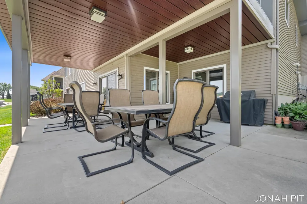 5714 Nelson Drive Hudsonville, MI 49426
