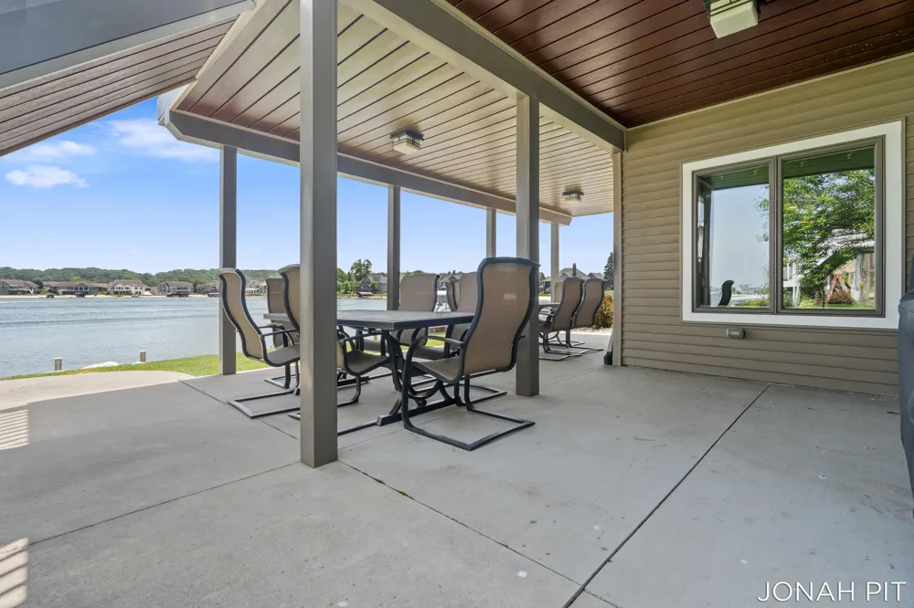5714 Nelson Drive Hudsonville, MI 49426