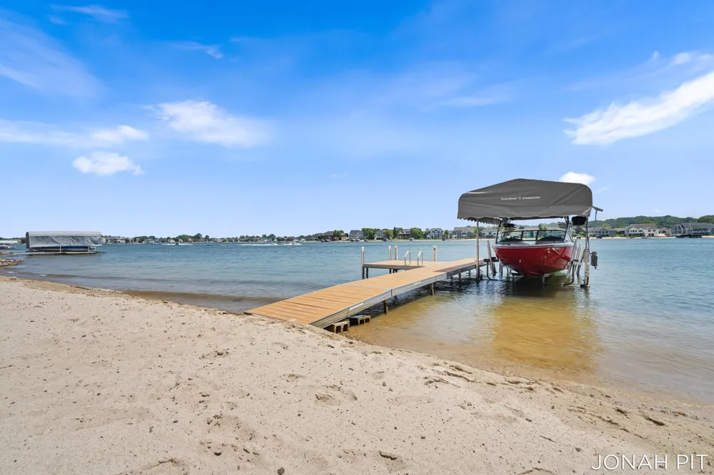 5714 Nelson Drive Hudsonville, MI 49426