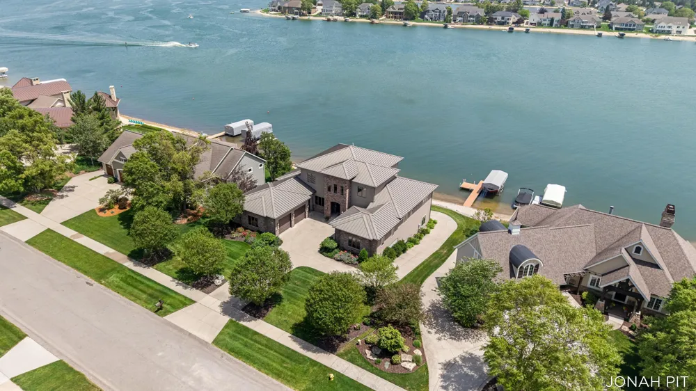 5714 Nelson Drive Hudsonville, MI 49426