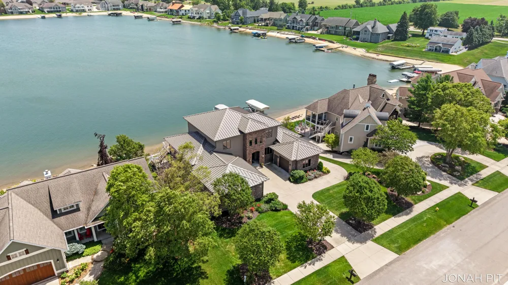 5714 Nelson Drive Hudsonville, MI 49426