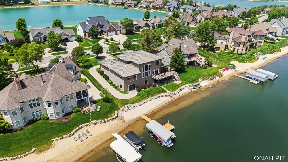 5714 Nelson Drive Hudsonville, MI 49426