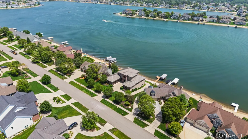 5714 Nelson Drive Hudsonville, MI 49426