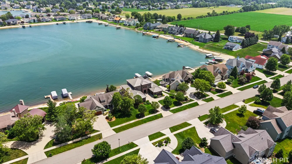 5714 Nelson Drive Hudsonville, MI 49426