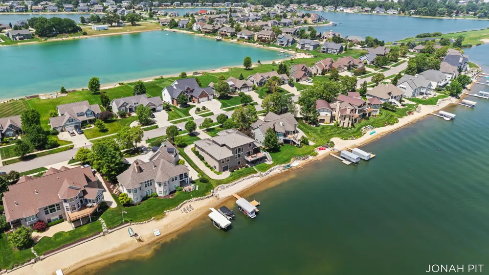 5714 Nelson Drive Hudsonville, MI 49426