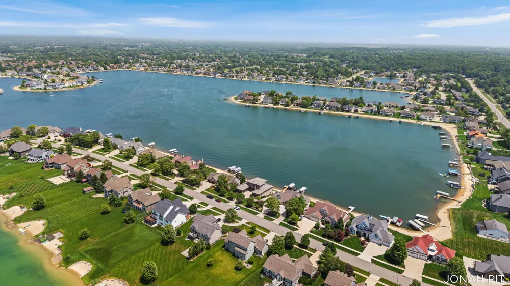 5714 Nelson Drive Hudsonville, MI 49426
