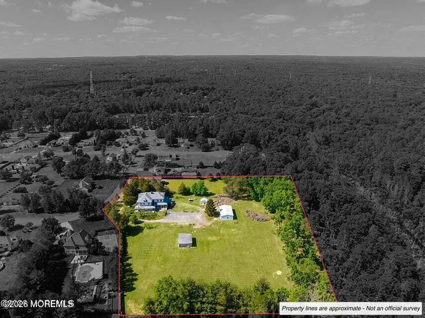 15 Hummingbird Way Jackson, NJ 08527