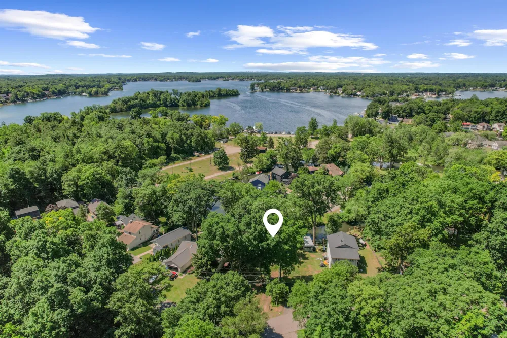 4325 Oakguard Drive White Lake, MI 48383