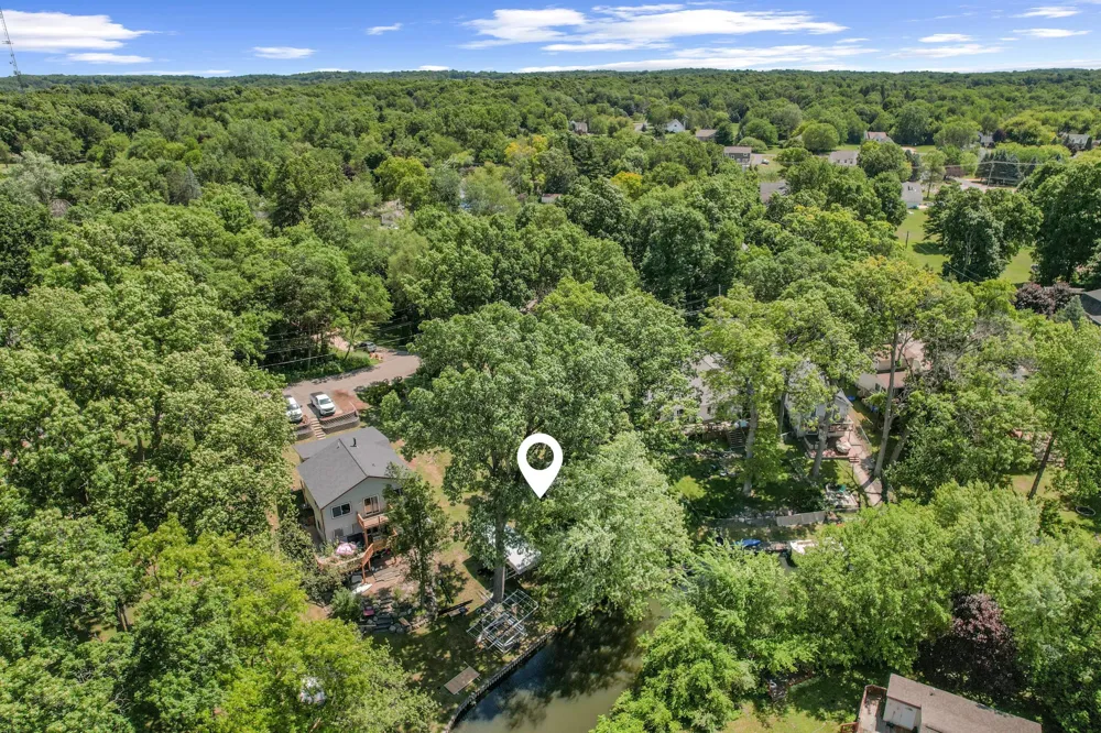 4325 Oakguard Drive White Lake, MI 48383