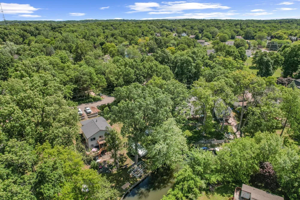 4325 Oakguard Drive White Lake, MI 48383