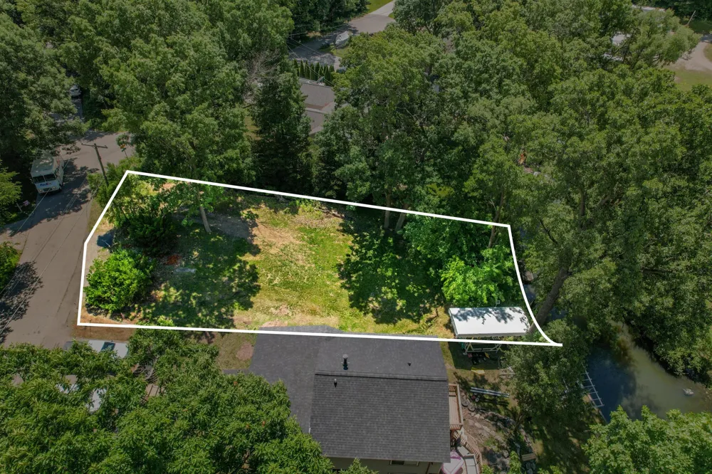 4325 Oakguard Drive White Lake, MI 48383