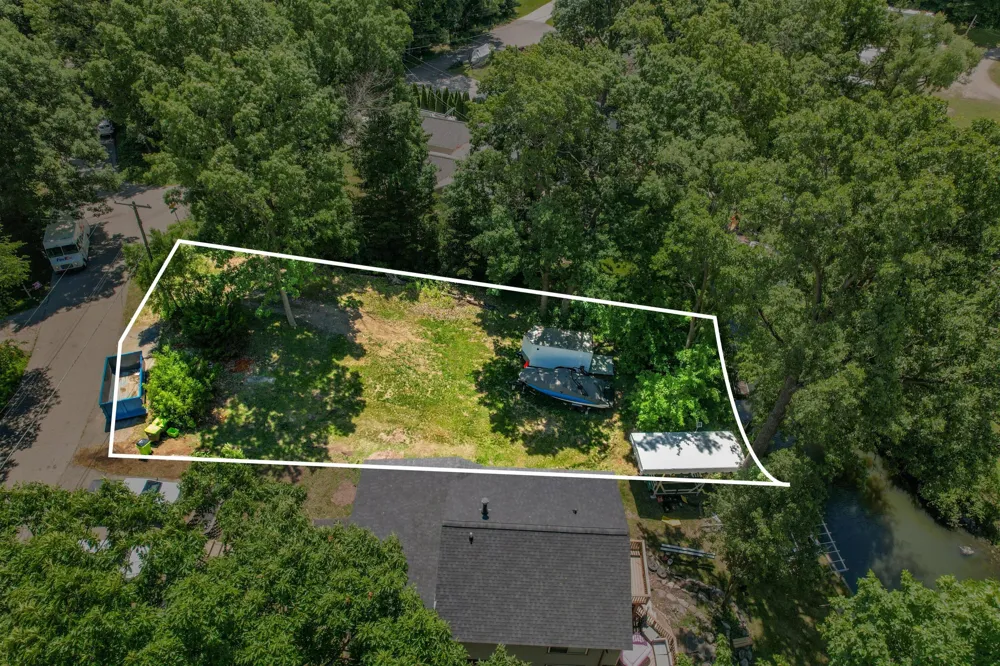 4325 Oakguard Drive White Lake, MI 48383