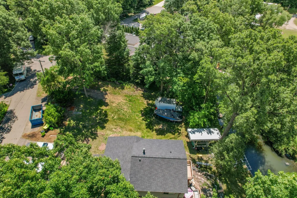 4325 Oakguard Drive White Lake, MI 48383