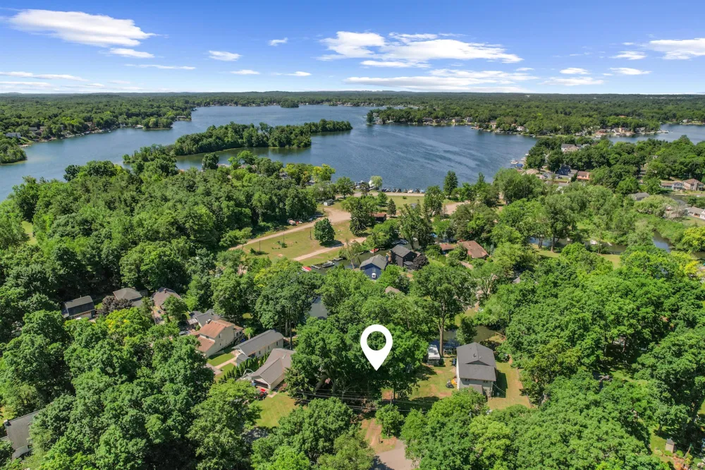4325 Oakguard Drive White Lake, MI 48383