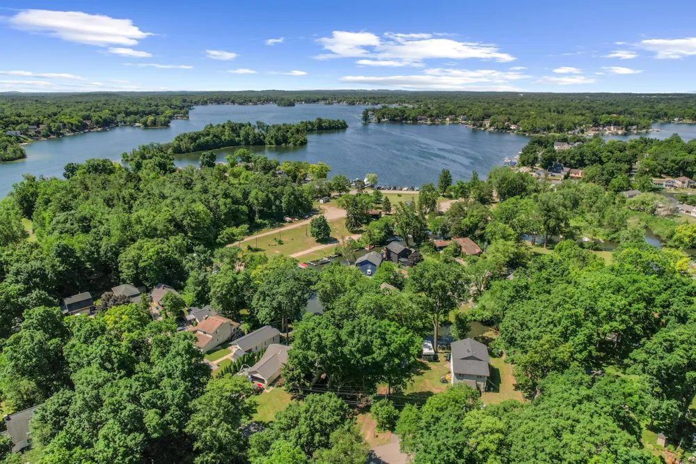 4325 Oakguard Drive White Lake, MI 48383