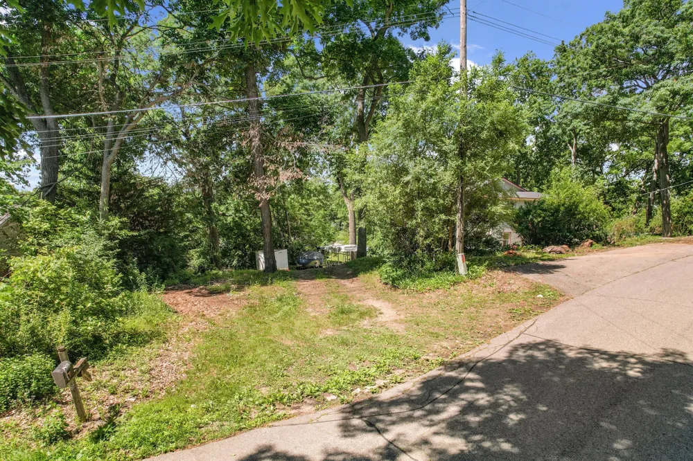 4325 Oakguard Drive White Lake, MI 48383