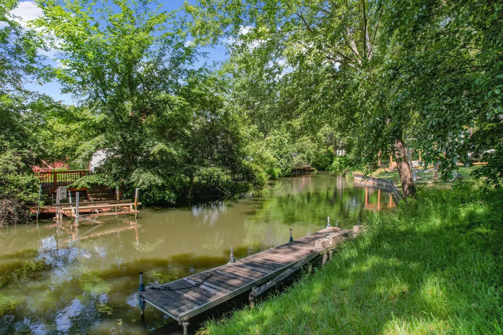4325 Oakguard Drive White Lake, MI 48383