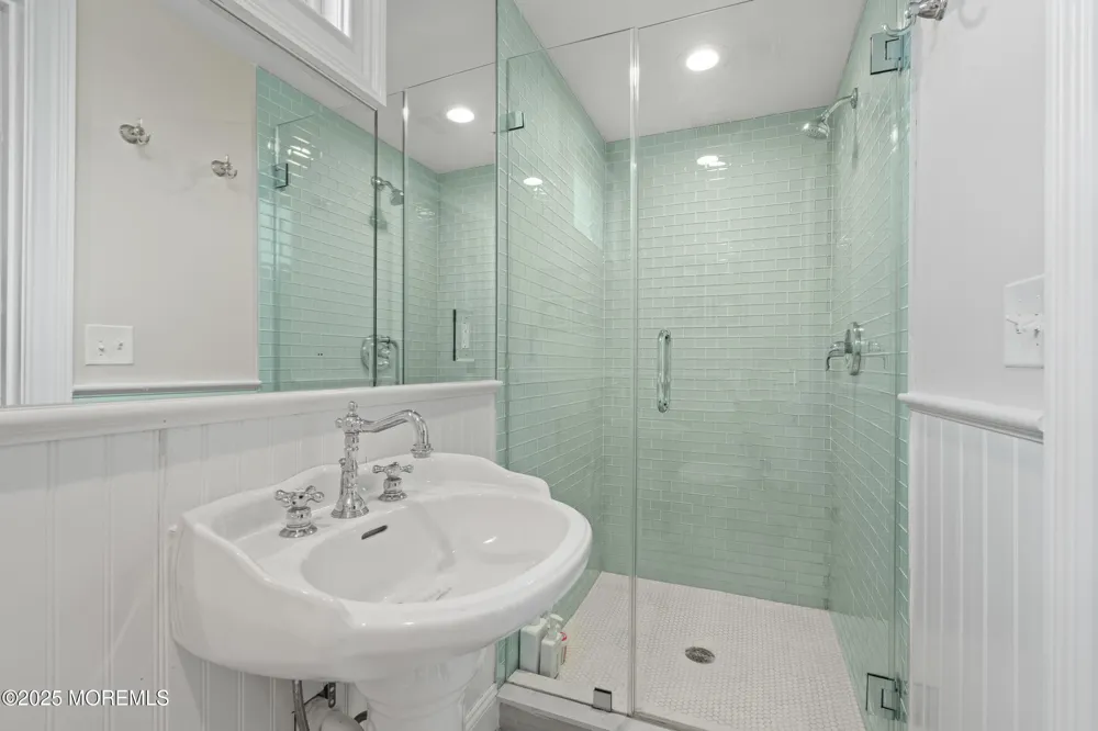 5 Shrewsbury Way Sea Bright, NJ 07760