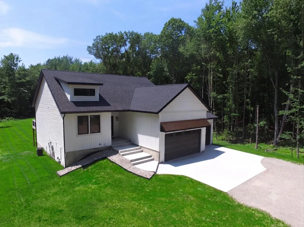 16229 148th Avenue Spring Lake, MI 49456